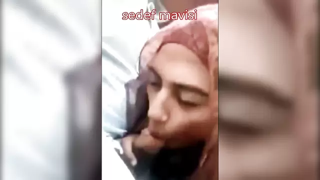 یه دختر جوون ترک آرزو داره با یه کرم پای حسابی بمونه.